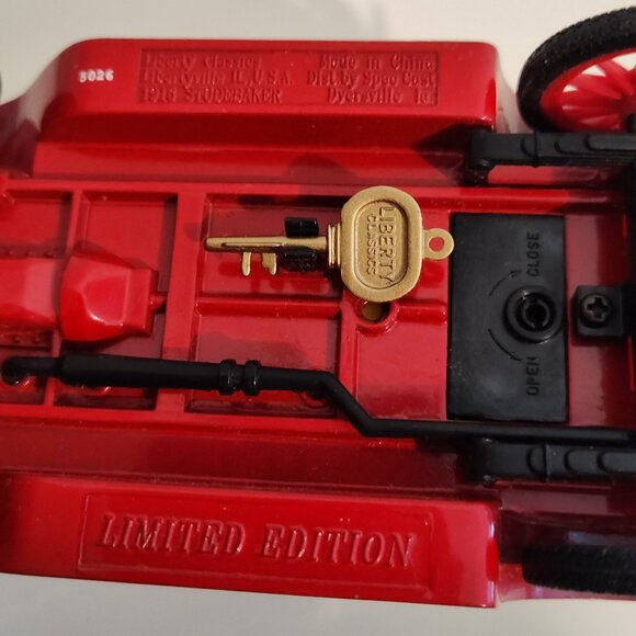 Liberty Classics 1916 Studebaker Panel Truck Locking Coin Bank VG used condition - Picture 6 of 9
